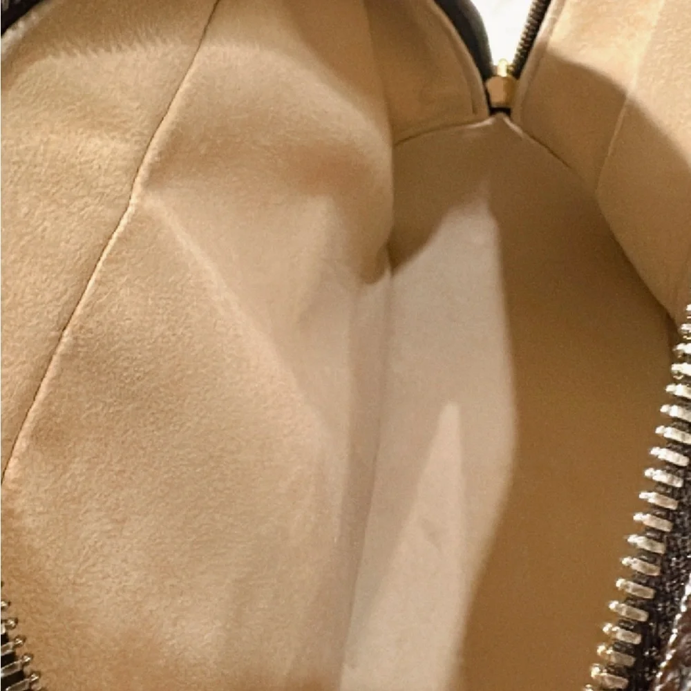 💯% Authentic Louis Vuitton ManhattanPM Monogram Handbag✨ - Picture 16 of 17